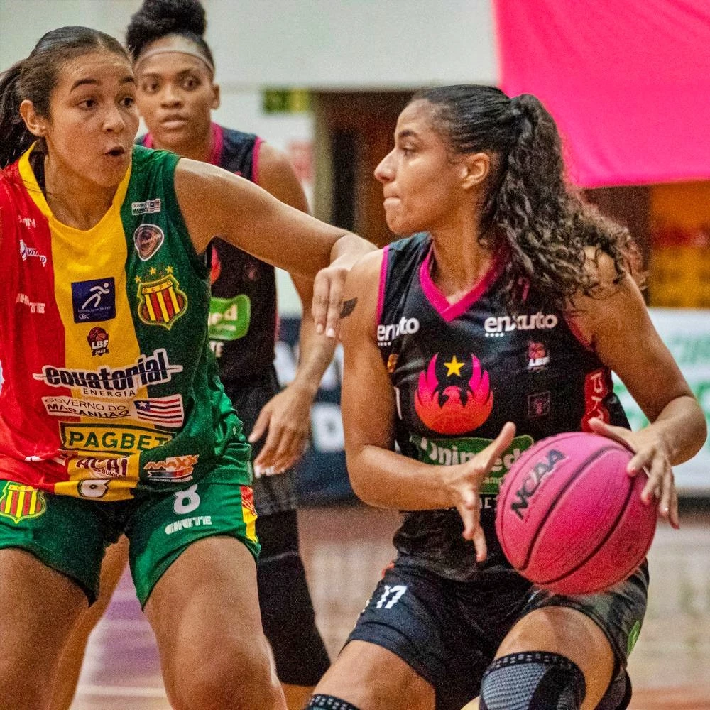 Tainá Paixão (a esq.) foi o destaque do duelo contra o Campinas (Crédito: Fábio Leoni)