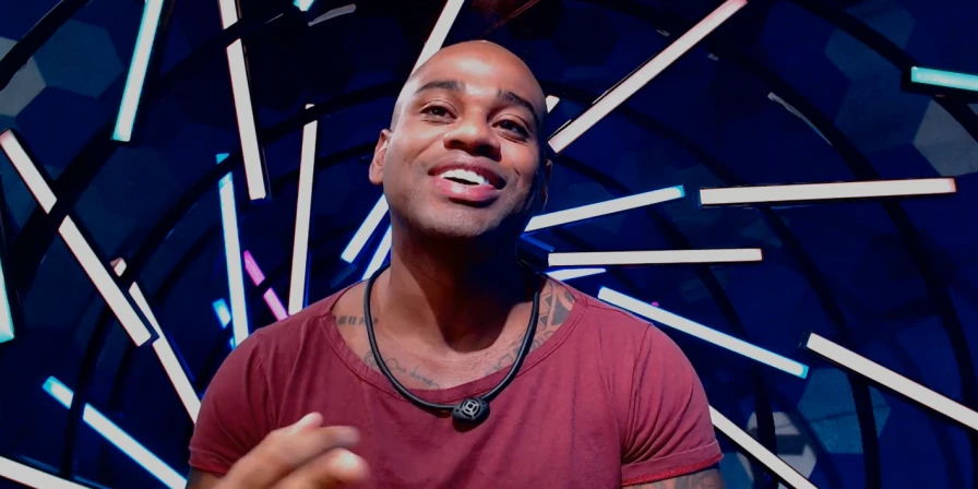 Cezar diz que está com saudade de Key Alves, durante gravação de Raio-X.