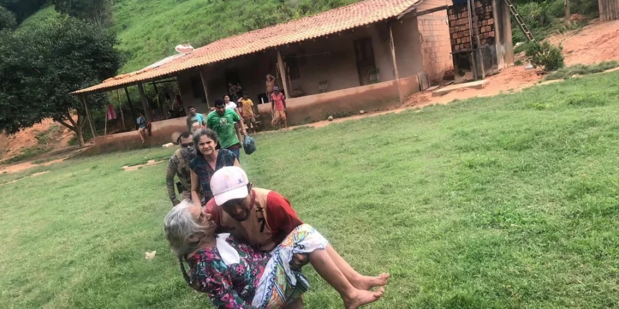 Equipes de buscas seguem trabalhando no local