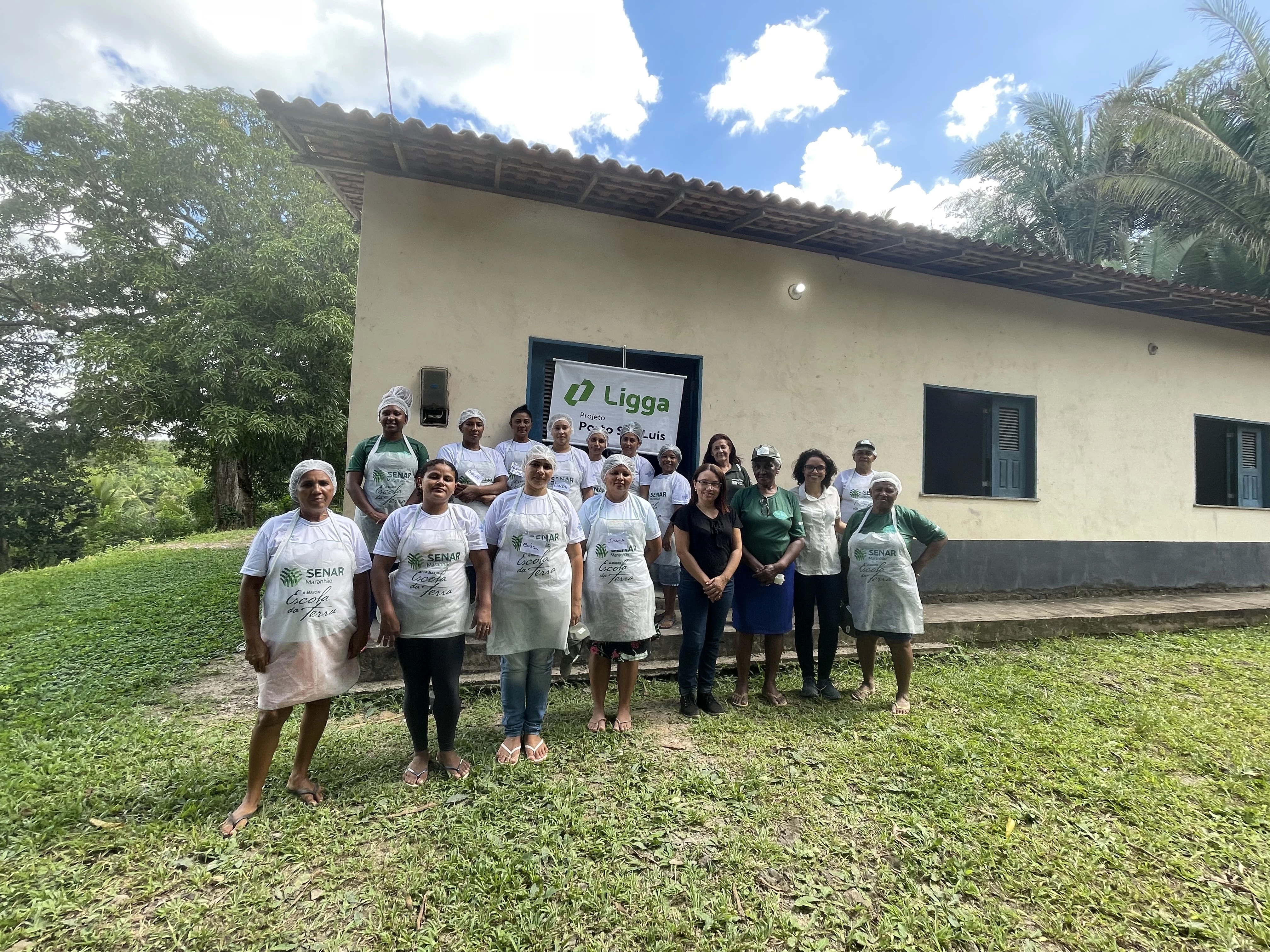 Alunas das comunidades do Cajueiro e Mãe Chica que participaram das turmas do Curso de Alimentação Alternativa oferecidos na própria comunidade. (Foto: Divulgação)