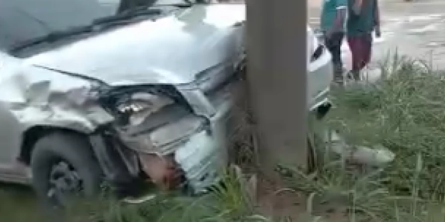 As vítimas foram atendidas no solo enquanto aguardavam pelo SAMU.