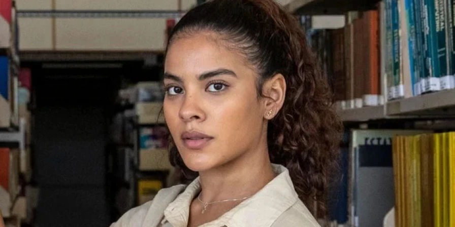 Jennifer (Bella Campos)