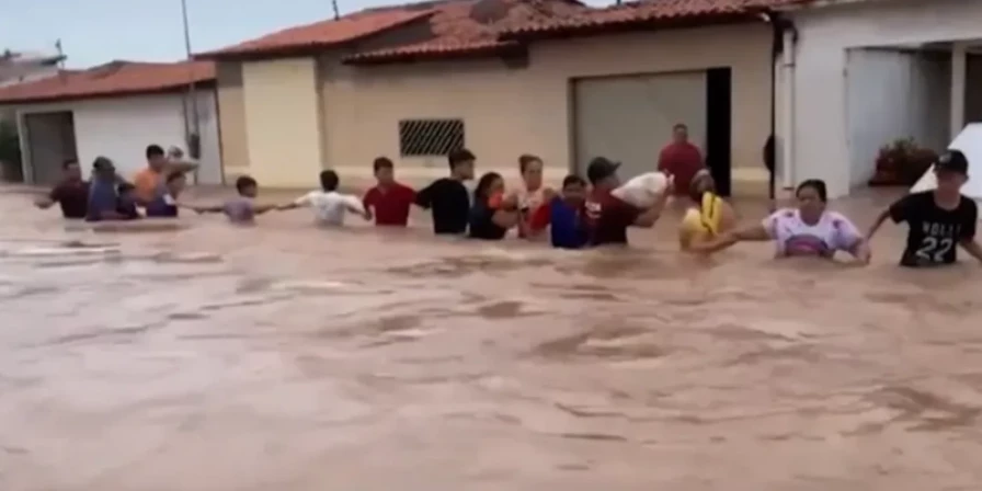 De acordo com a Defesa Civil do Estado, são 31 mil famílias atingidas direta ou indiretamente