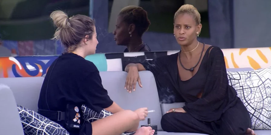 Bruna Griphao fala sobre relação com Gabriel Santana.