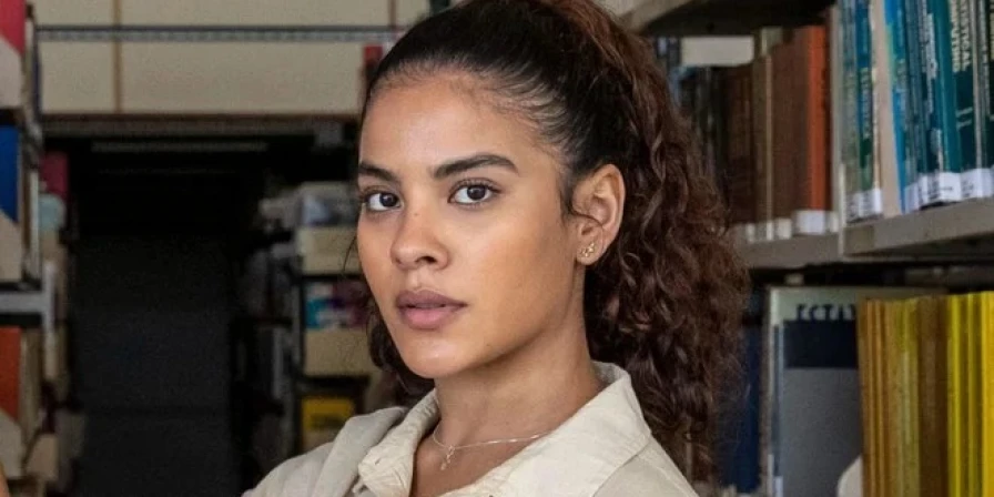 Jenifer (Bella Campos)