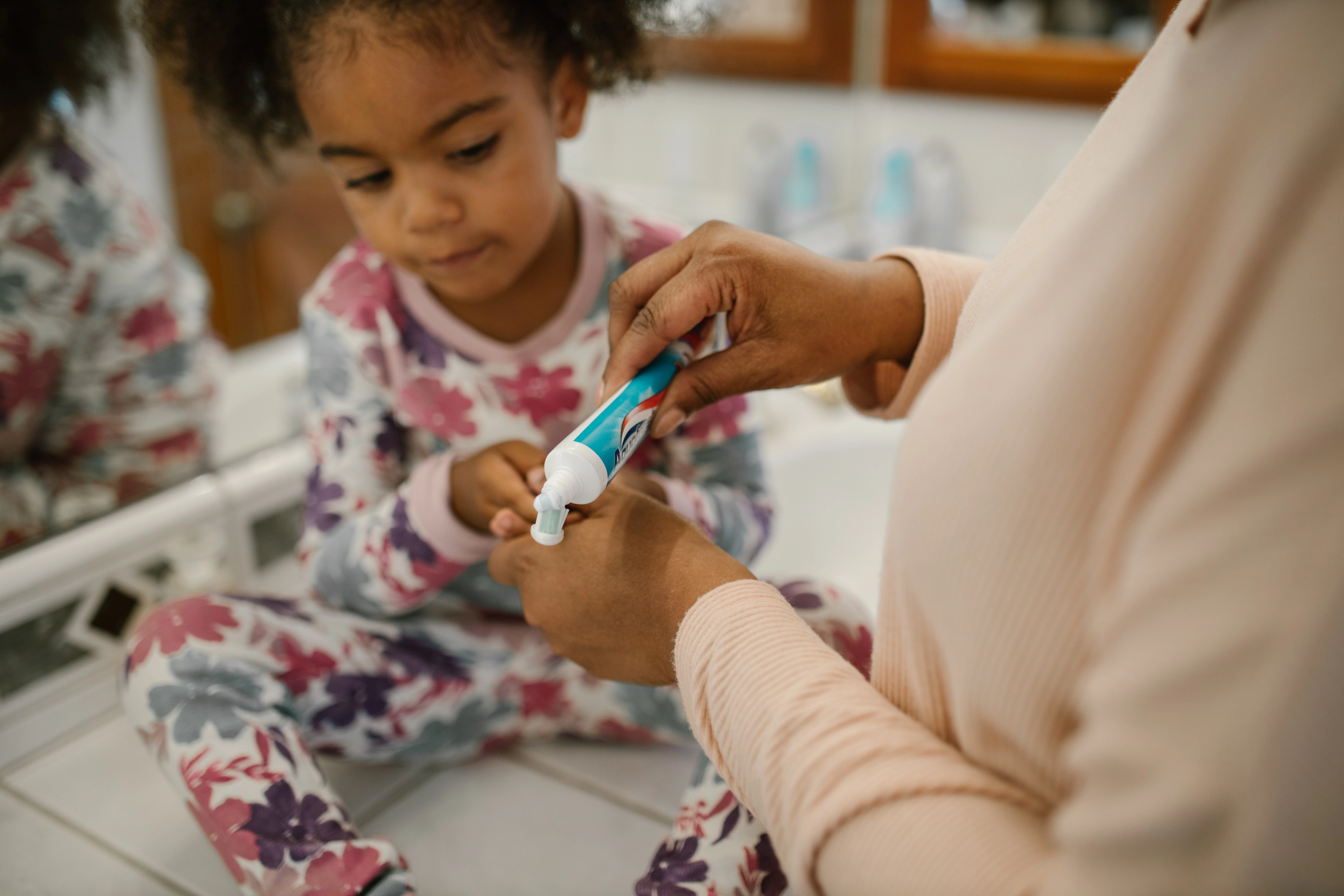 Ensinar a criança sobre importância da higiene bucal. (Foto: Divulgação)