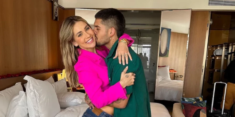 Casal faz declaração de amor nas redes sociais para marcar a data.