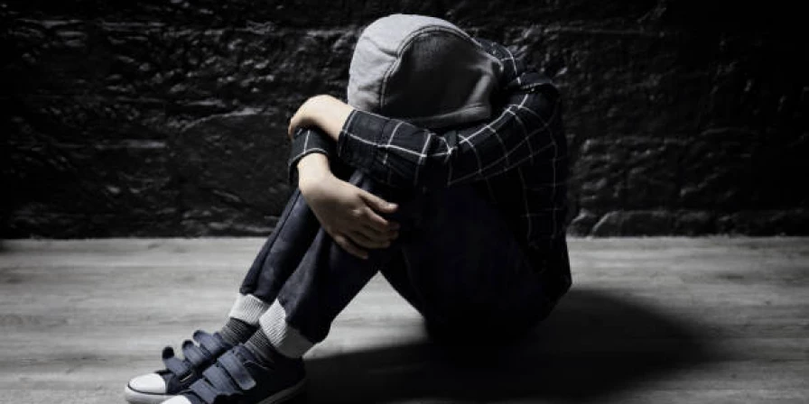 Homem de 66 anos é preso por estuprar vizinha de 11 anos.