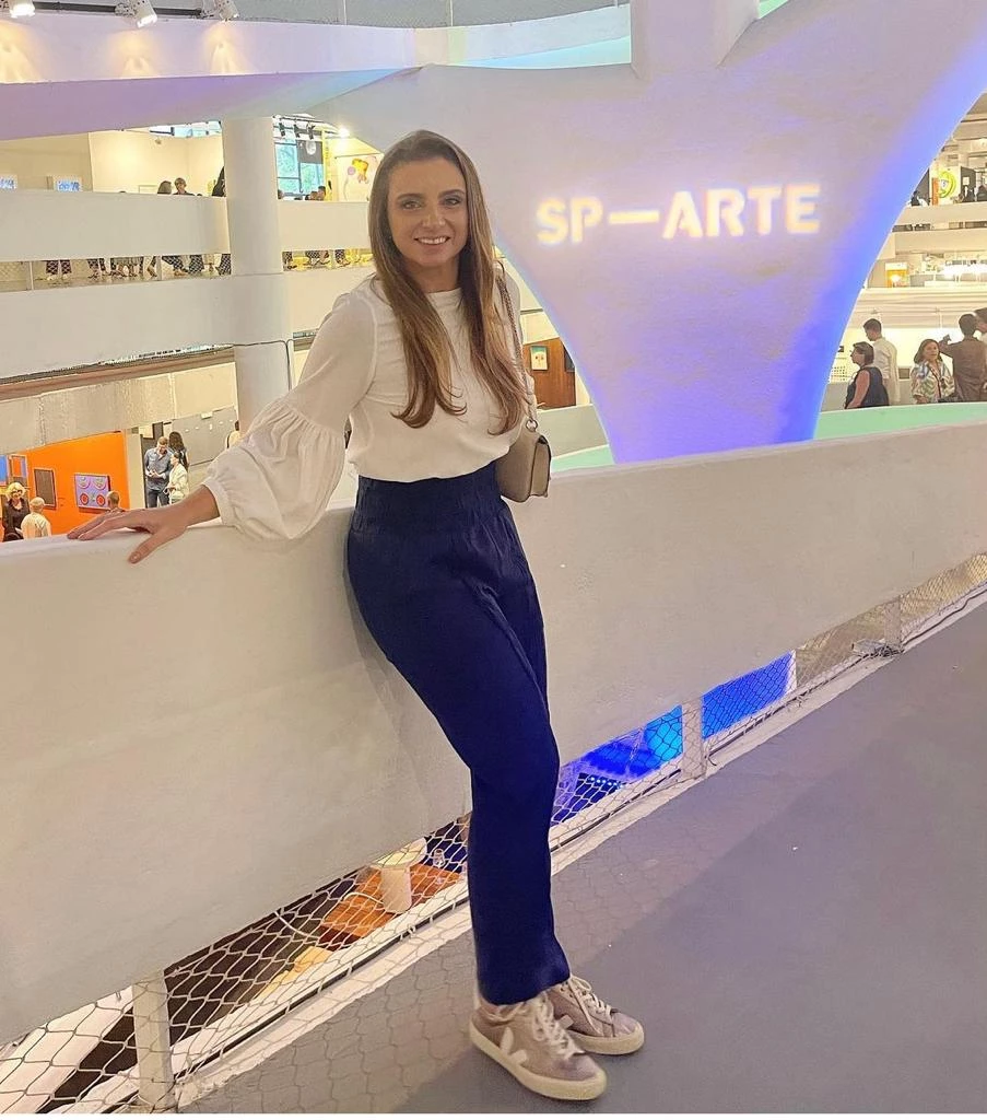 A arquiteta Isabela Murad está em São Paulo conferindo a SP–Arte 2023