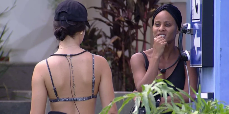 Larissa comenta sobre o Queridômetro com Aline Wirley.