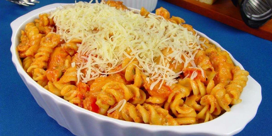 Macarronada de frango.