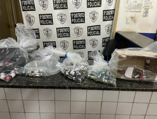 Frascos de anabolizantes apreendidos na clínica do médico. Foto: Divulgação / Polícia Civil