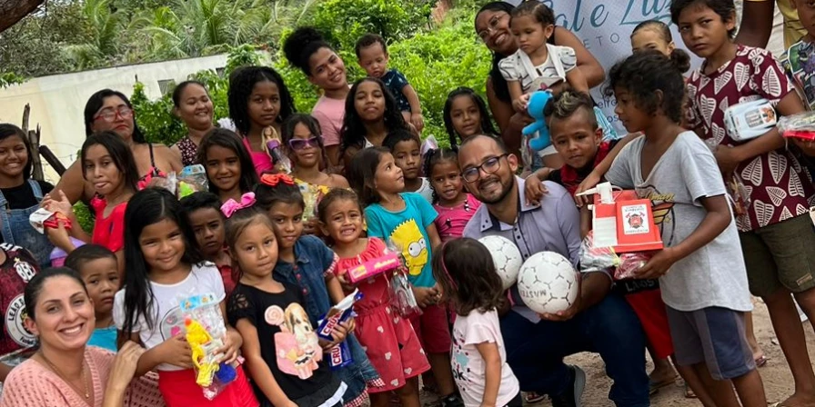 O Projeto Sal e Luz realizou uma ação social para crianças neste domingo (9).