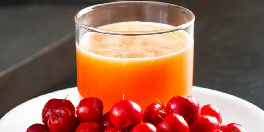 Suco de acerola.