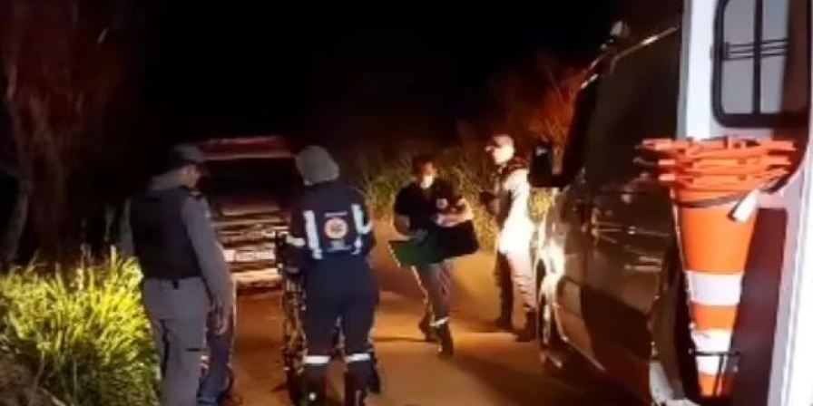 A vítima foi encontrada com vários cortes pelo corpo e cabeça.