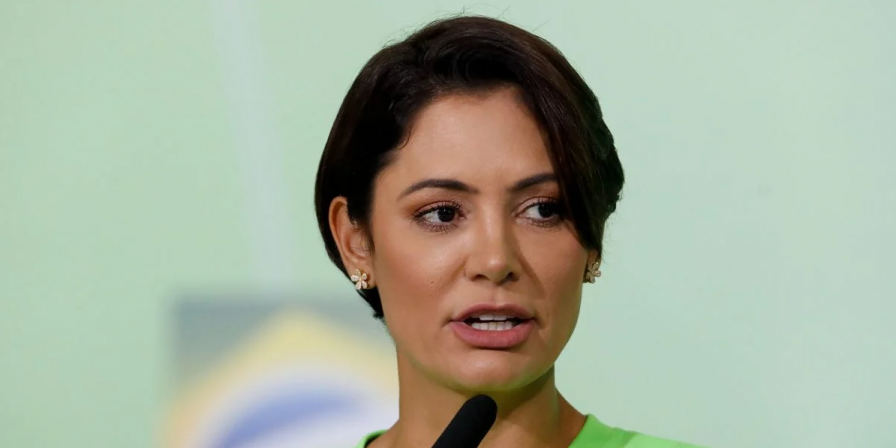 Michelle Bolsonaro passa por procedimento cirúrgico
