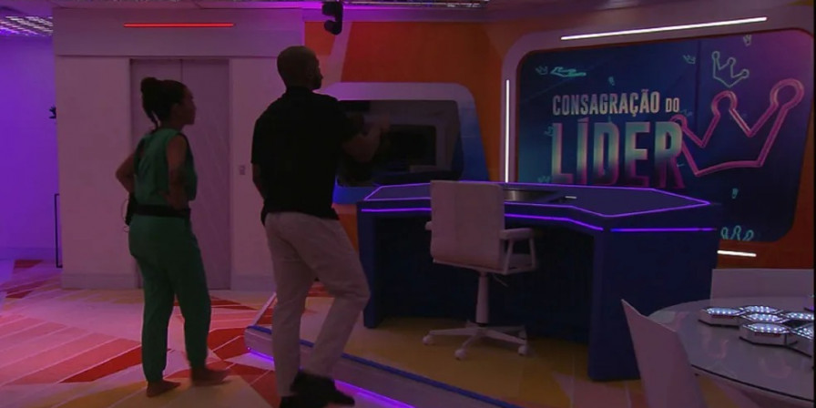 Ricardo comemora nova liderança no Quarto do Líder do BBB 23 (Foto: Divulgação)