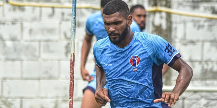 Maicon, zagueiro do Maranhão Atlético.