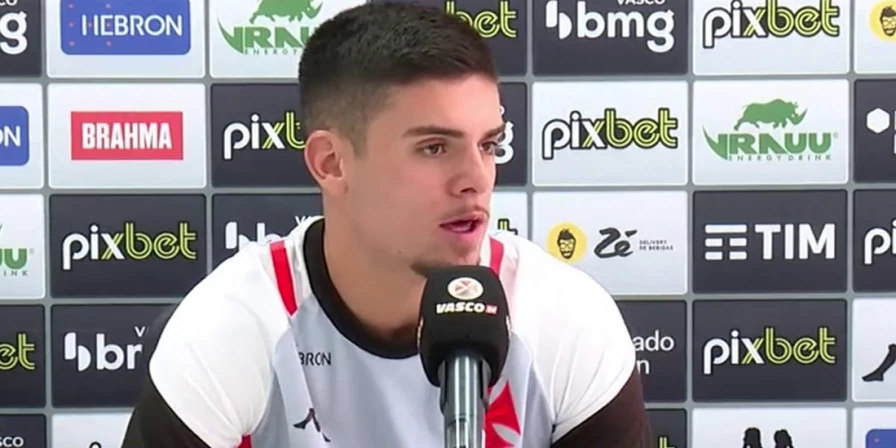 Gabriel Pec, meia-atacante do Vasco.