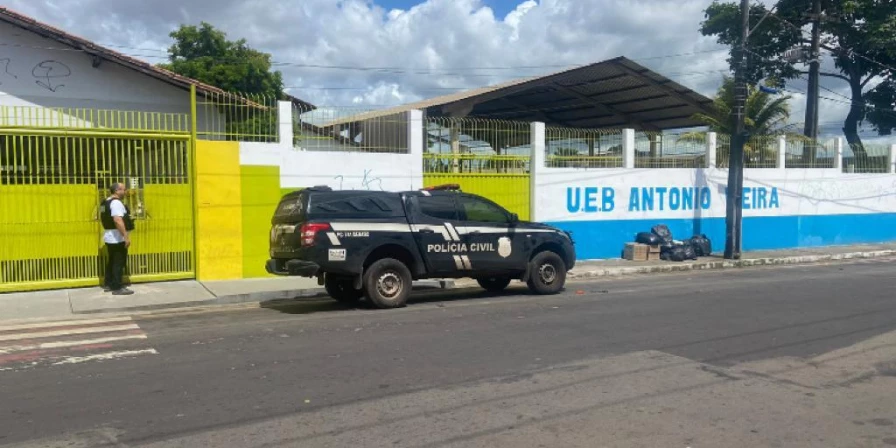 Durante a ação, os policiais civis se deslocaram às escolas, onde fizeram incursões ostensivas.