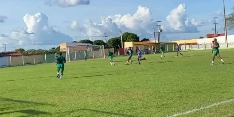 Lance do jogo-treino entre Cordino e Falcão Sporte.