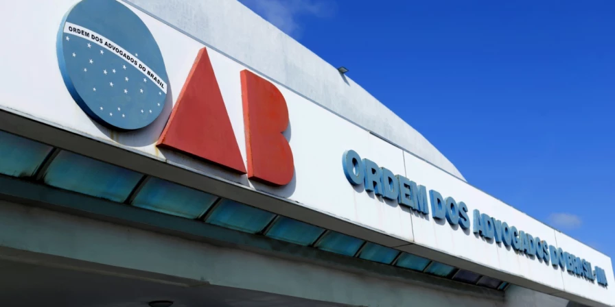 Advogados podem ter direito a piso salarial no país