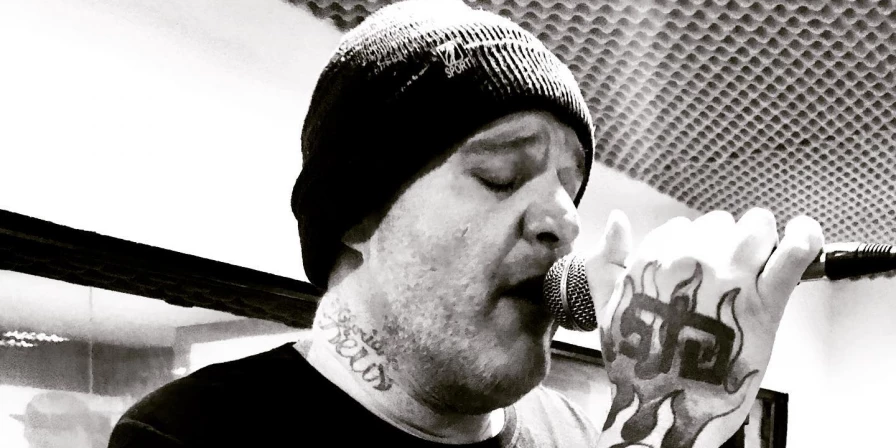 Reges Bolo, da banda O Surto, morreu aos 52 anos.