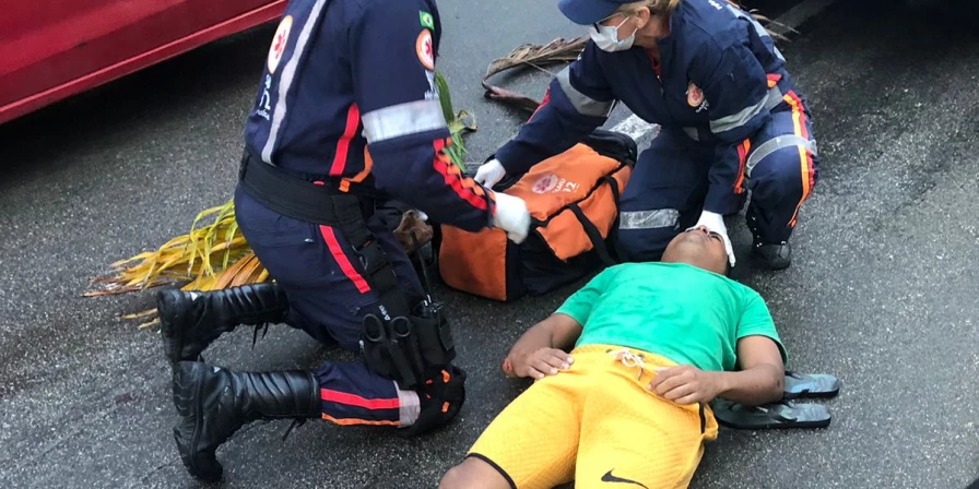 O motociclista foi atingido na tarde desta quarta-feira (26).