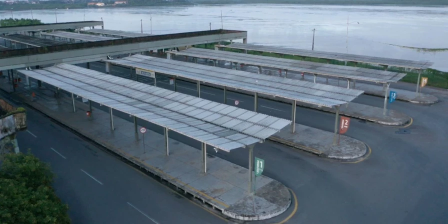 Terminal de Integração da Praia Grande, em São Luís, totalmente vazio.