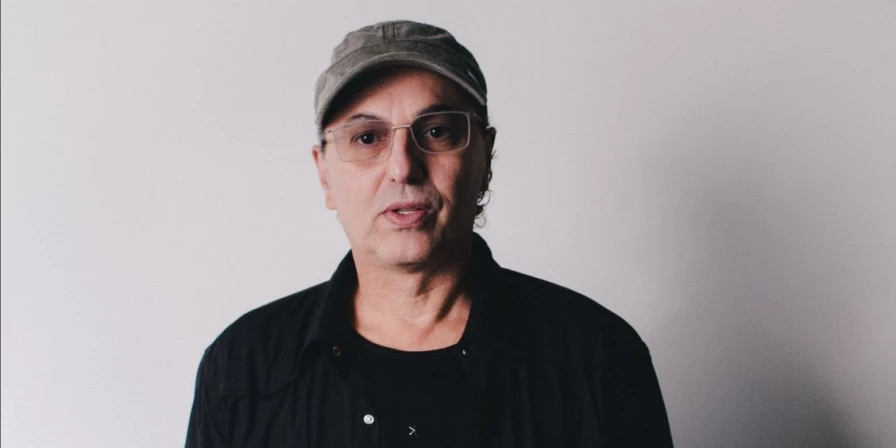 Zeca Baleiro vai lançar novas músicas em maio