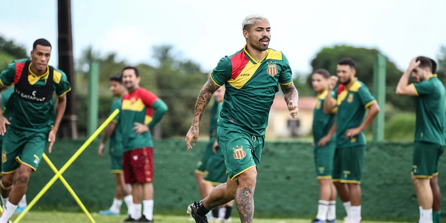 Meia-atacante Marcinho irá finalmente fazer a sua reestreia com a camisa boliviana