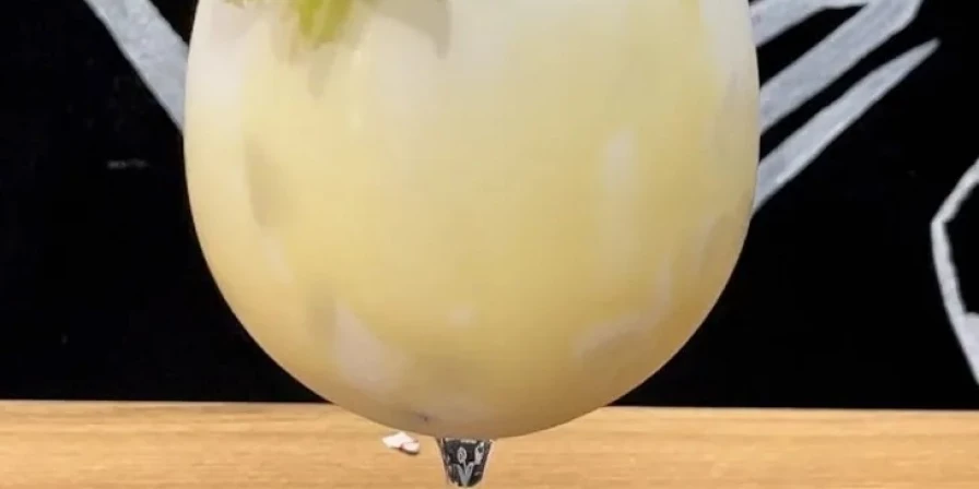 Experimente essa limonada com leite de coco e se surpreenda com o resultado.
