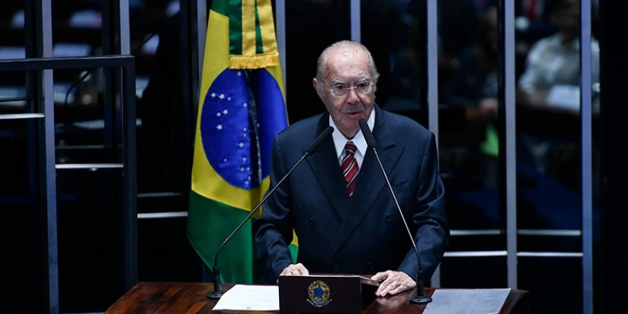 Sarney foi muito aplaudido em seu discurso