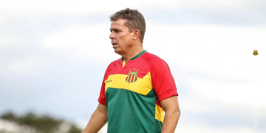 Até o momento, o Sampaio ainda não anunciou o nome do substituto Piza.