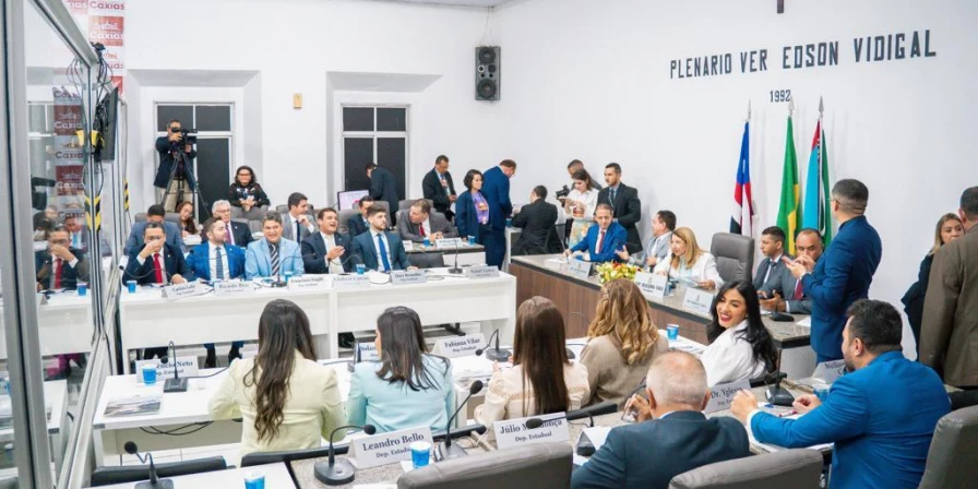 O evento reuniu a classe política do Leste maranhense e contou, ainda, com sessão ordinária para deliberação de projetos em prol dos maranhenses.