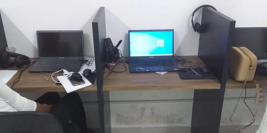 Segundo a polícia, eles foram presos em uma espécie de falso call center, no bairro Cohafuma.