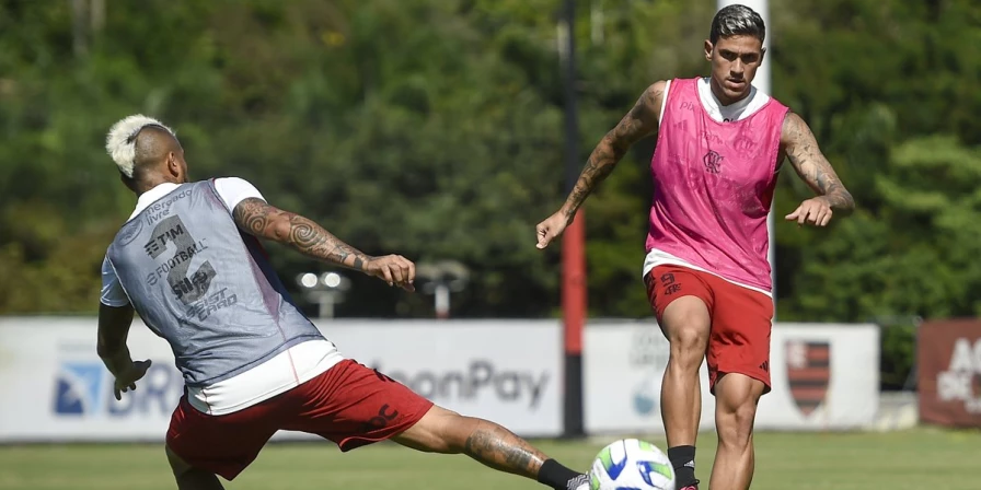 O atacante Pedro durante treino do Flamengo.