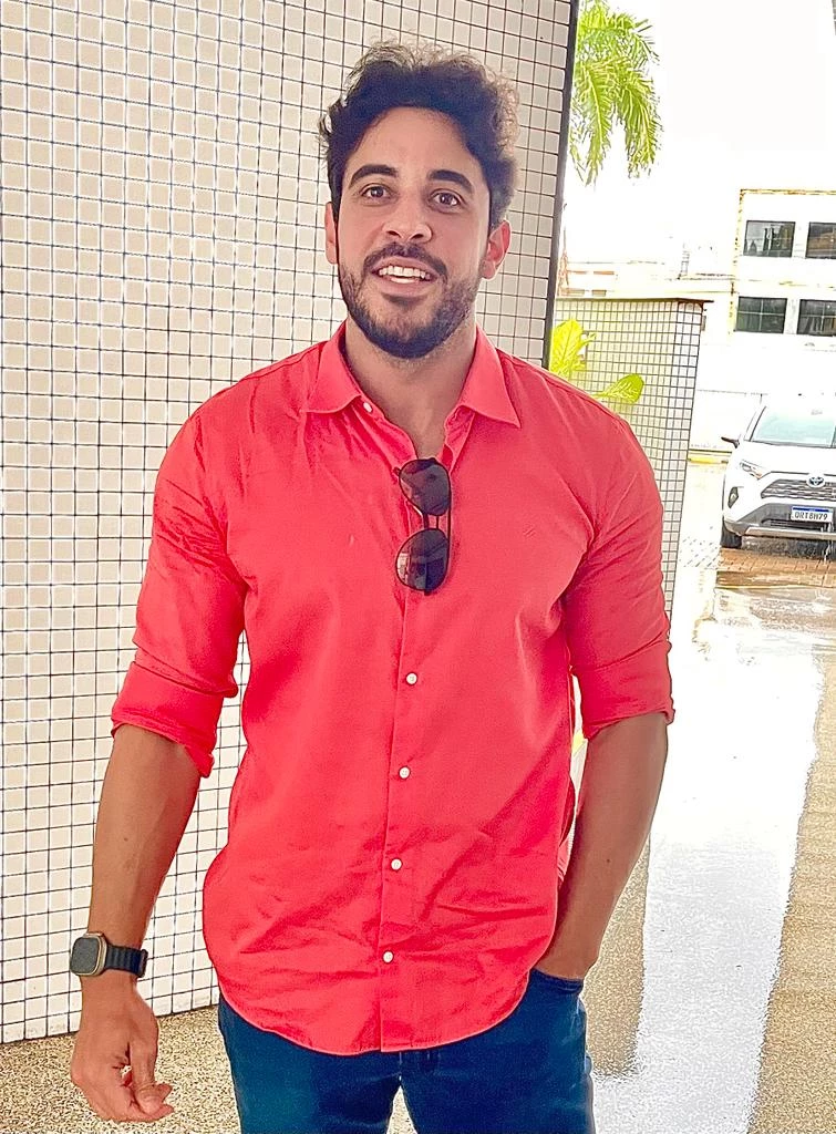 O jovem galã Lucas Quintas Lobão está seguindo hoje para o Araguaia com um grupo de amigos para uma viagem de pescaria