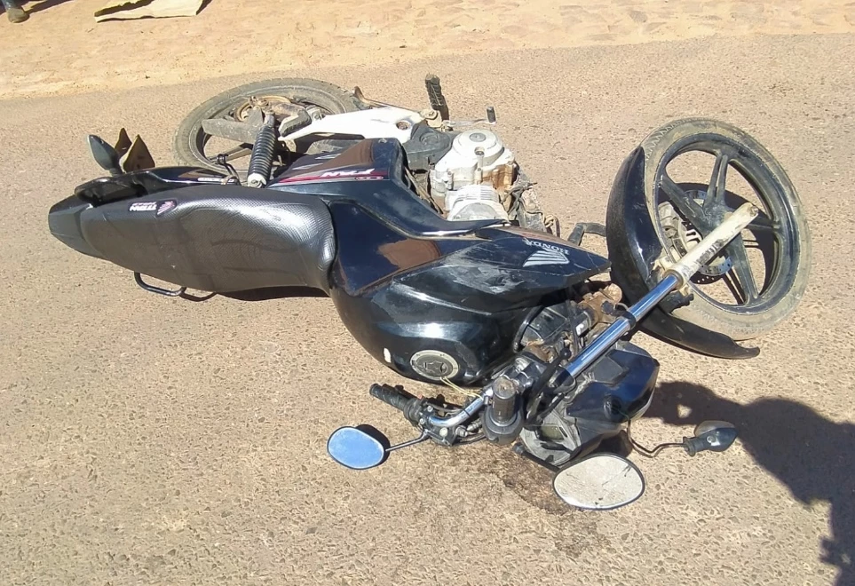 Uma das motocicletas envolvidas no acidente em Balsas. (Foto: Divulgação / PRF)