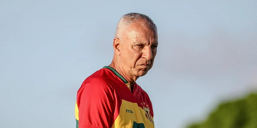 Márcio Fernandes comanda treino do Sampaio no CT do clube