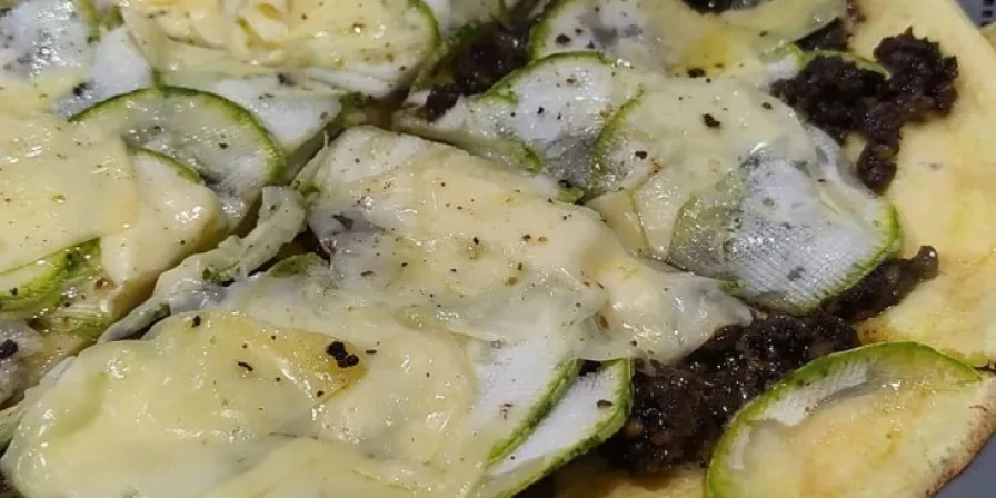 Essa pizza serve tanto para almoço quanto para um lanche rápido.