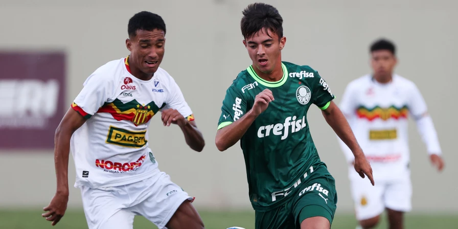 Lance da partida entre Palmeiras e Sampaio Corrêa, pela Copa do Brasil Sub-17.