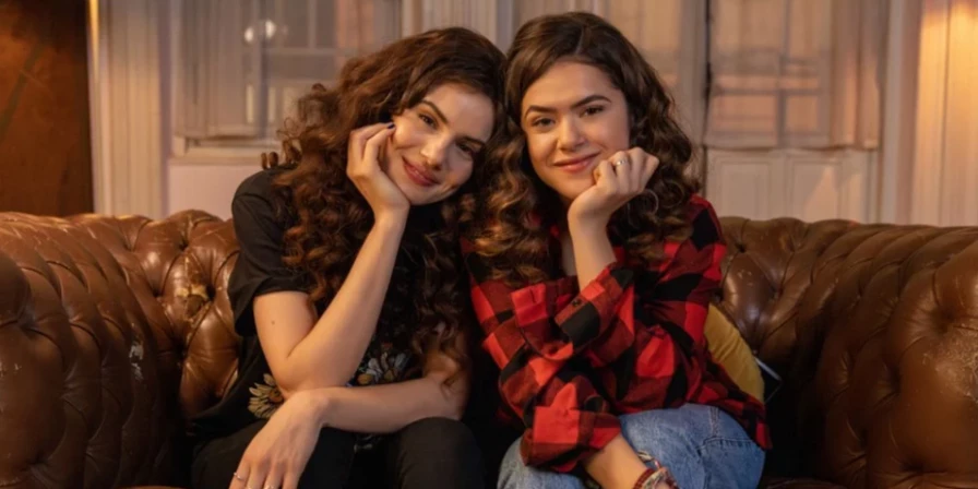 Maisa e Camila Queiroz em 'De volta aos 15'.