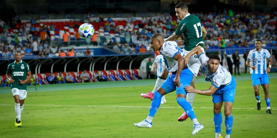 Paysandu e Goiás se enfrentaram no Mangueirão.