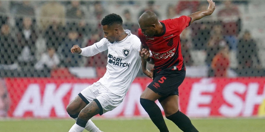 Athletico-PR e Botafogo se enfrentaram na Arena da Baixada.