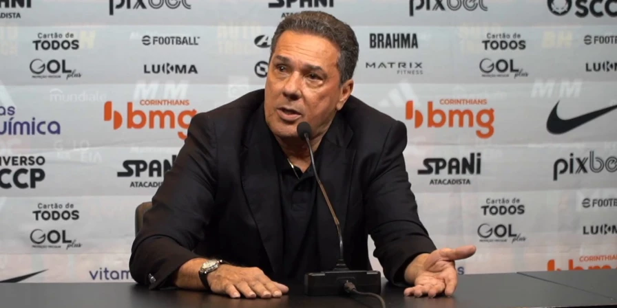 Vanderlei Luxemburgo, técnico do Corinthians.
