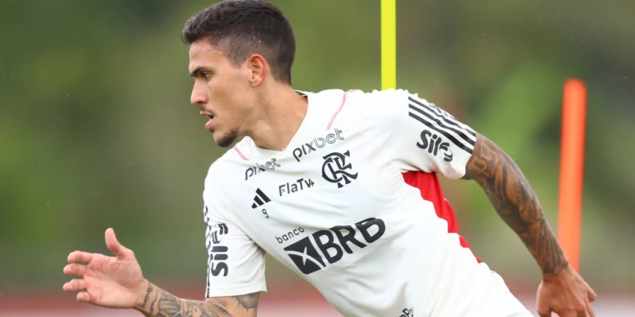 O atacante Pedro durante treino do Flamengo.