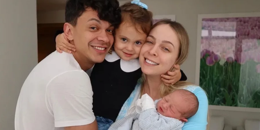 Julio Cocielo, Beatriz, Tata Estaniecki e Caio.