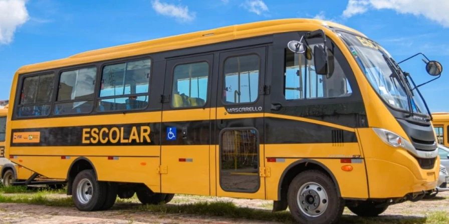 Promotoria requer liminar para que a Prefeitura preste uma série de informações sobre o sistema de transporte escolar.