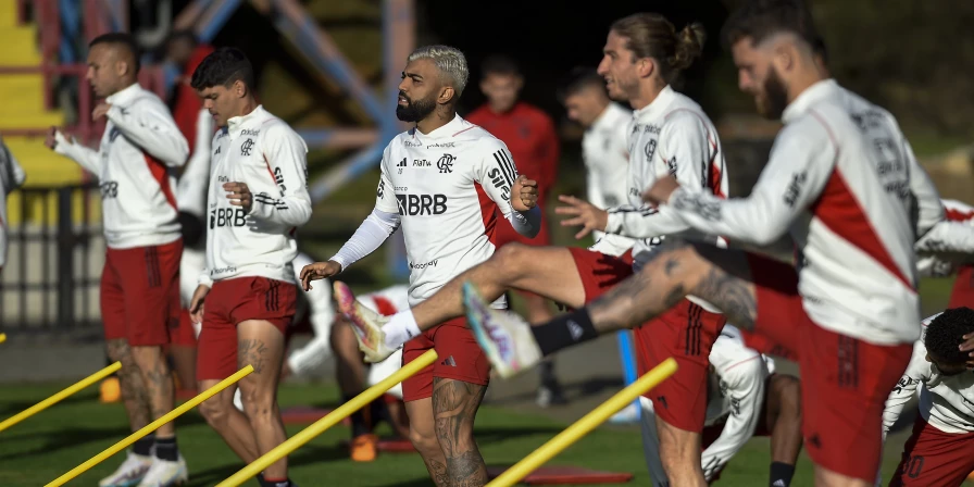 Jogadores do Flamengo em treino no Chile